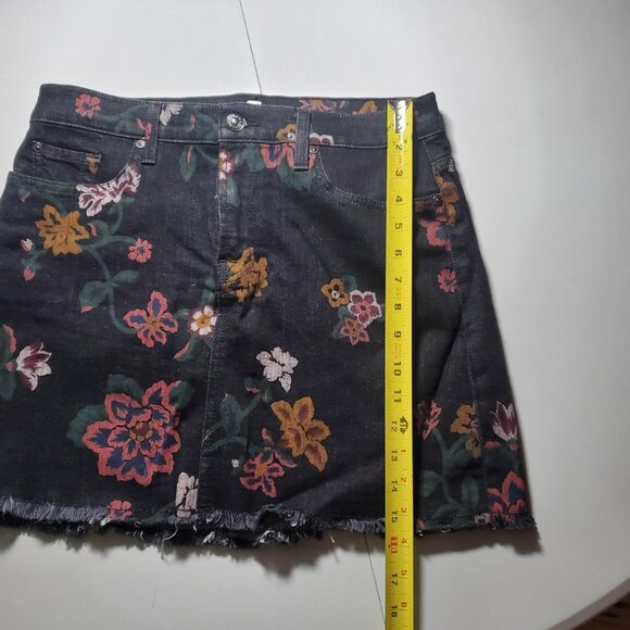 7 For All Mankind Black Denim Floral Mini Skirt sz 28w - Picture 9 of 16